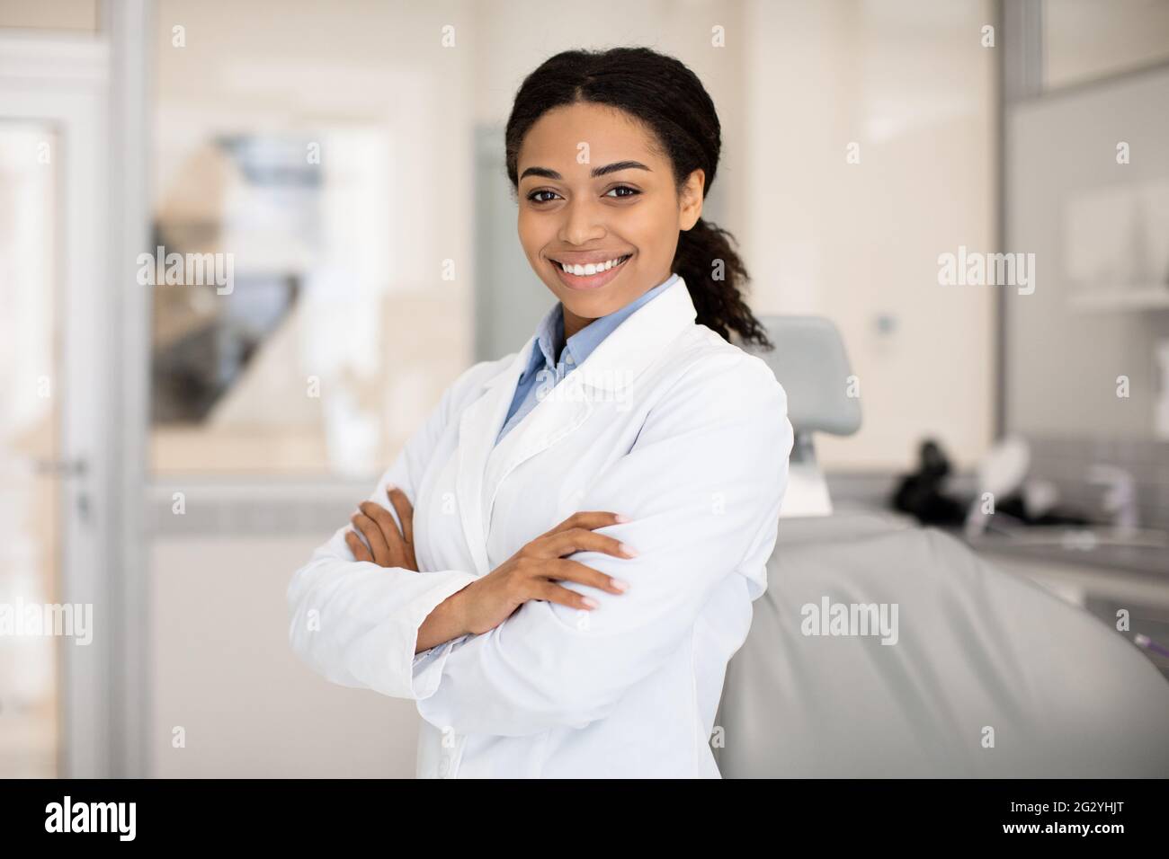 Black female doctor portrait hi-res stock photography and images - Alamy