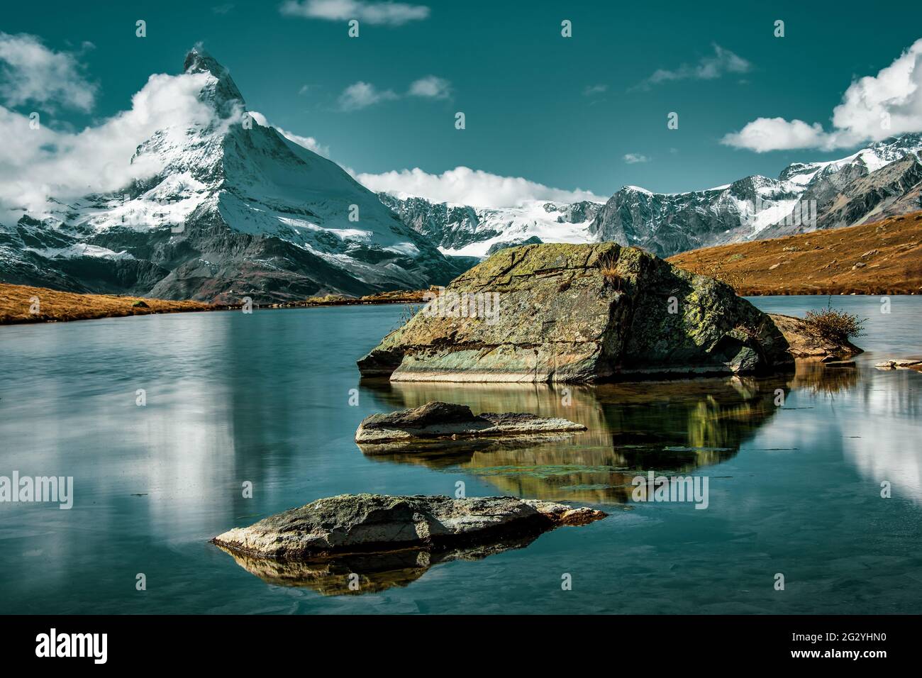Panoramic view of the Swiss Alps, the Matterhorn and the Stellisee ...