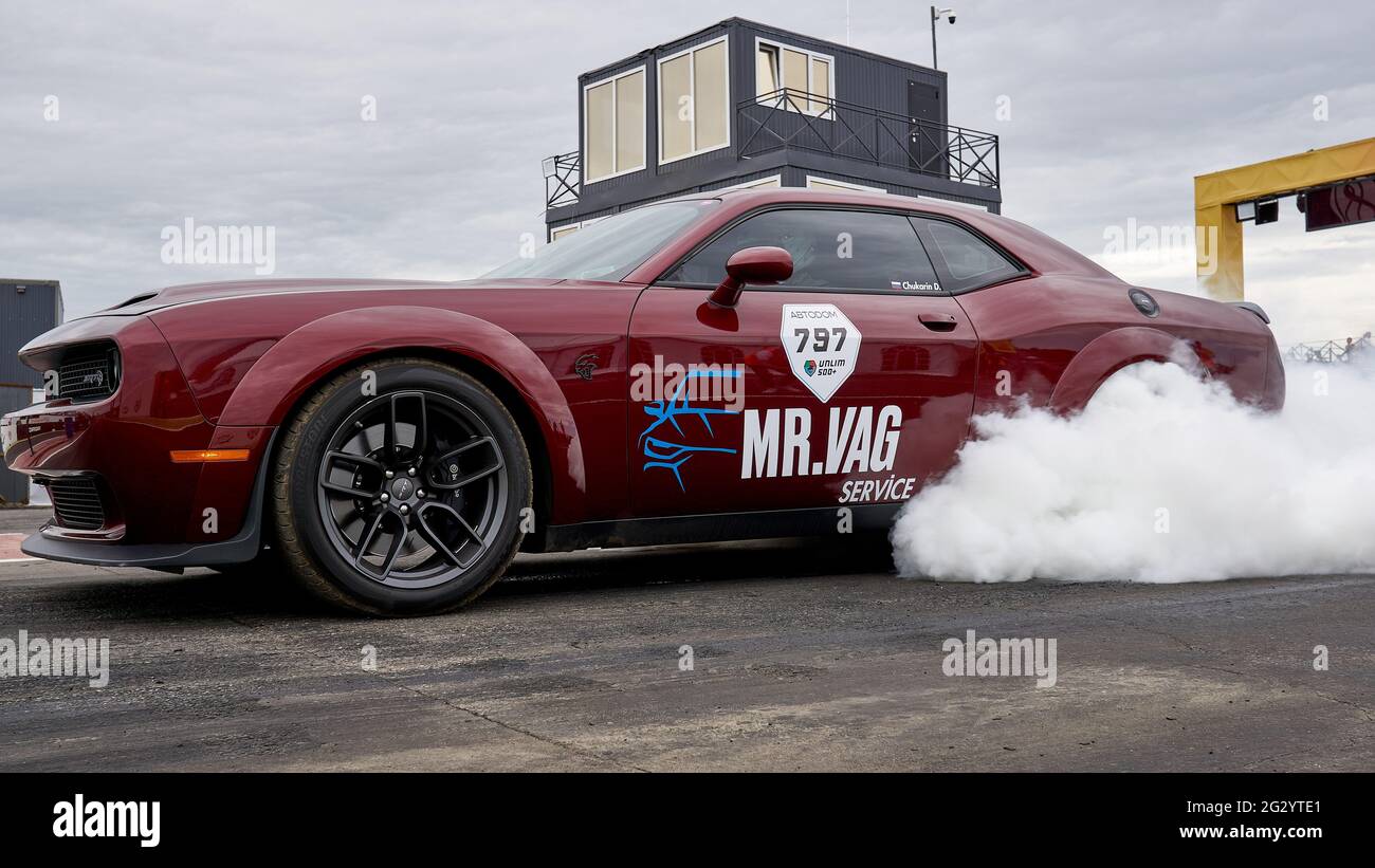 Dodge Challenger warms up the wheels.On June 5 and 6 at the territory of  Russian Drag Racing Community (RDRC) Racepark (Bykovo airfield) in Moscow,  the world's only supercar festival "Unlim 500 held