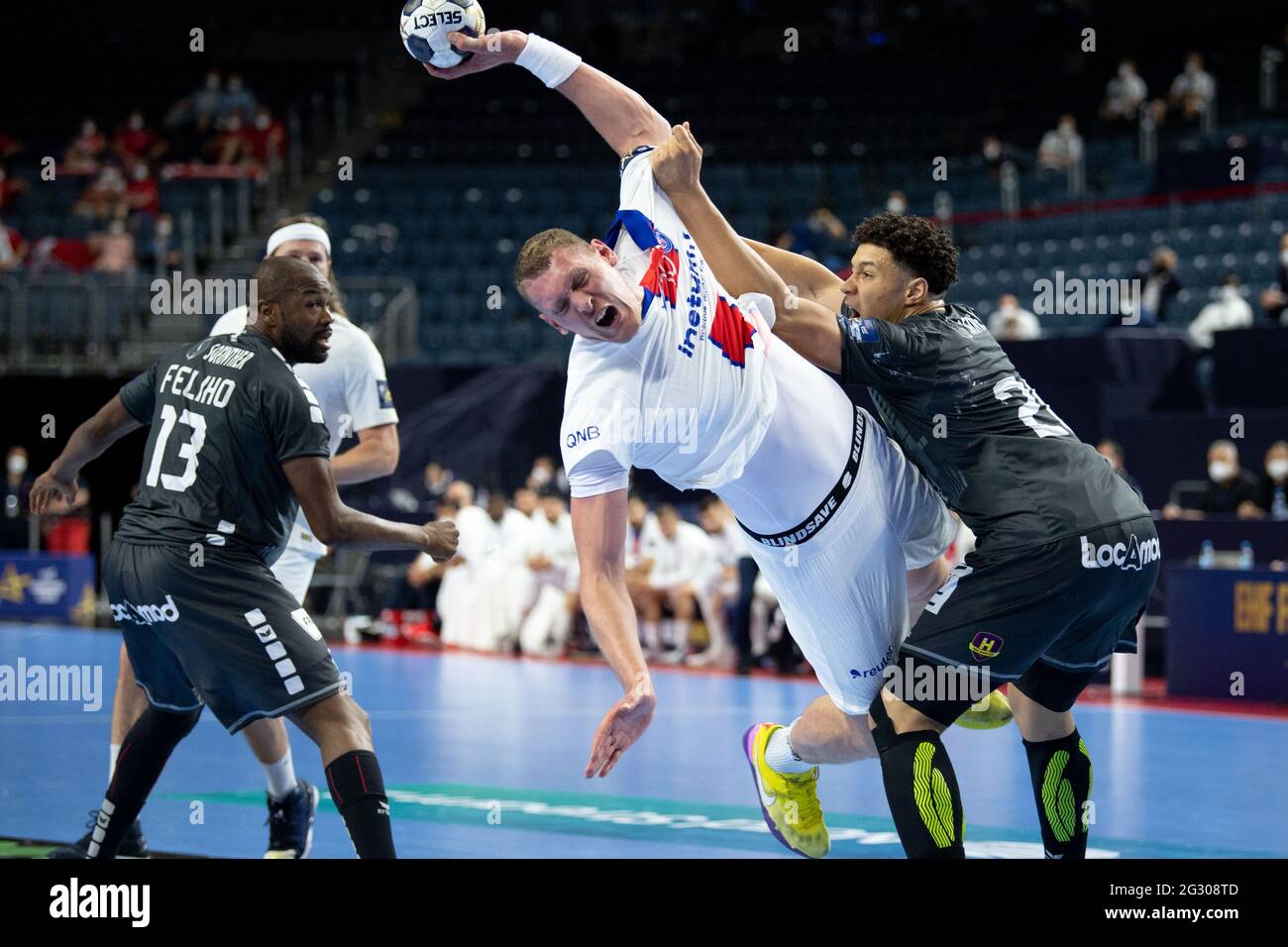 Cologne, Germany. 13th June, 2021. Handball: Champions League, Paris St.  Germain - HBC Nantes, final round, Final Four, match for 3rd place at the  Lanxess Arena. Theo Monar (r) of Nantes tries
