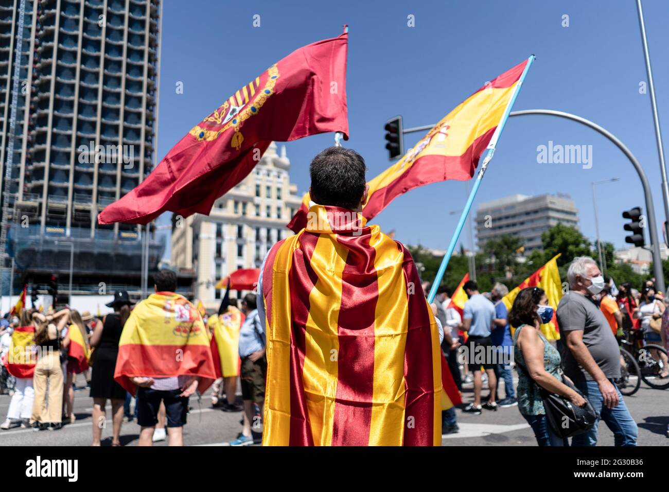 Anti-independence Catalan protestors carry Spanish and catalan flag during  a demonstration for the unity of Spain on the occasion of the Spanish Natio  Stock Photo - Alamy