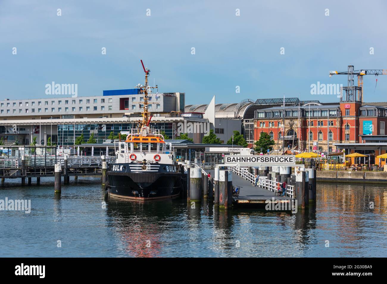 Neben der Klappbrücke über die Kieler Hörn befindet sich die