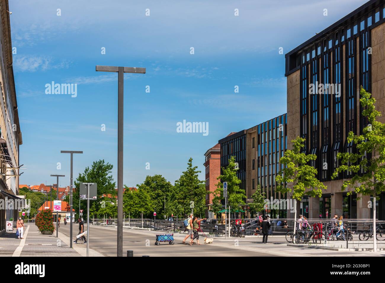 Die Stadtmitte in Kiel der neu gestaltete Bereich der Stadtmitte in der Fußgängerzone. Zum einkaufen, entspannen und genießen in den Läden und der Gas Stock Photo