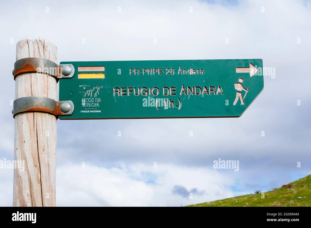 Informative post to Ándara Mountain Refuge. Jito de Escarandi, on the border between Asturias and Cantabria, is the starting point for many excursions Stock Photo