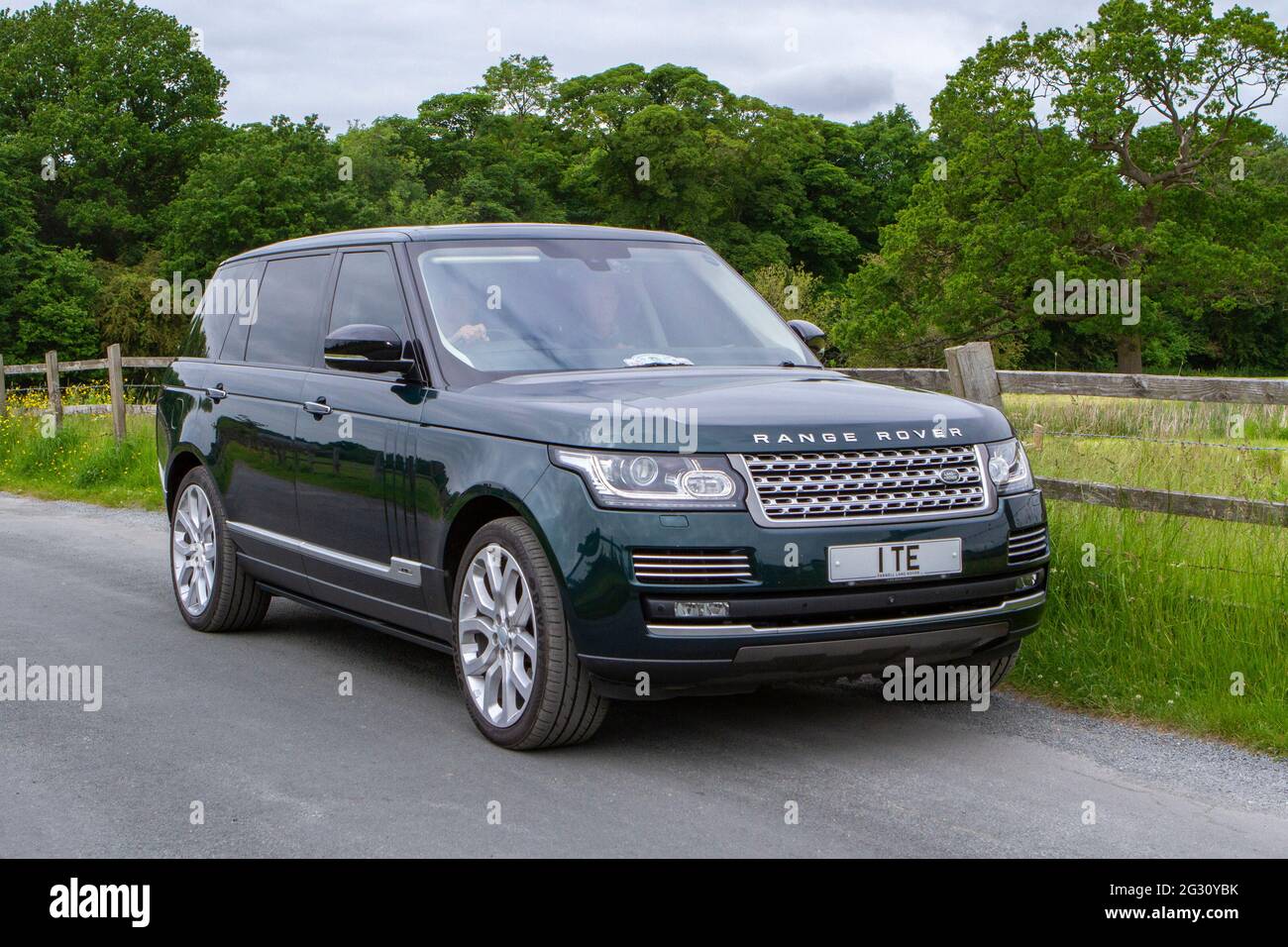 Land Rover Range Rover Green Autobiography Electric Diesel Annual Manchester to Blackpool Vintage & Classic Car Stock Photo