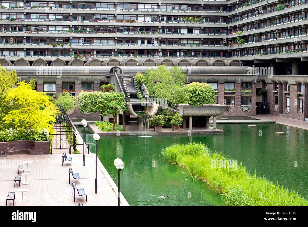 LONDON ENGLAND BARBICAN CENTRE SILK STREET CITY OF LONDON VIEW OF LAKE