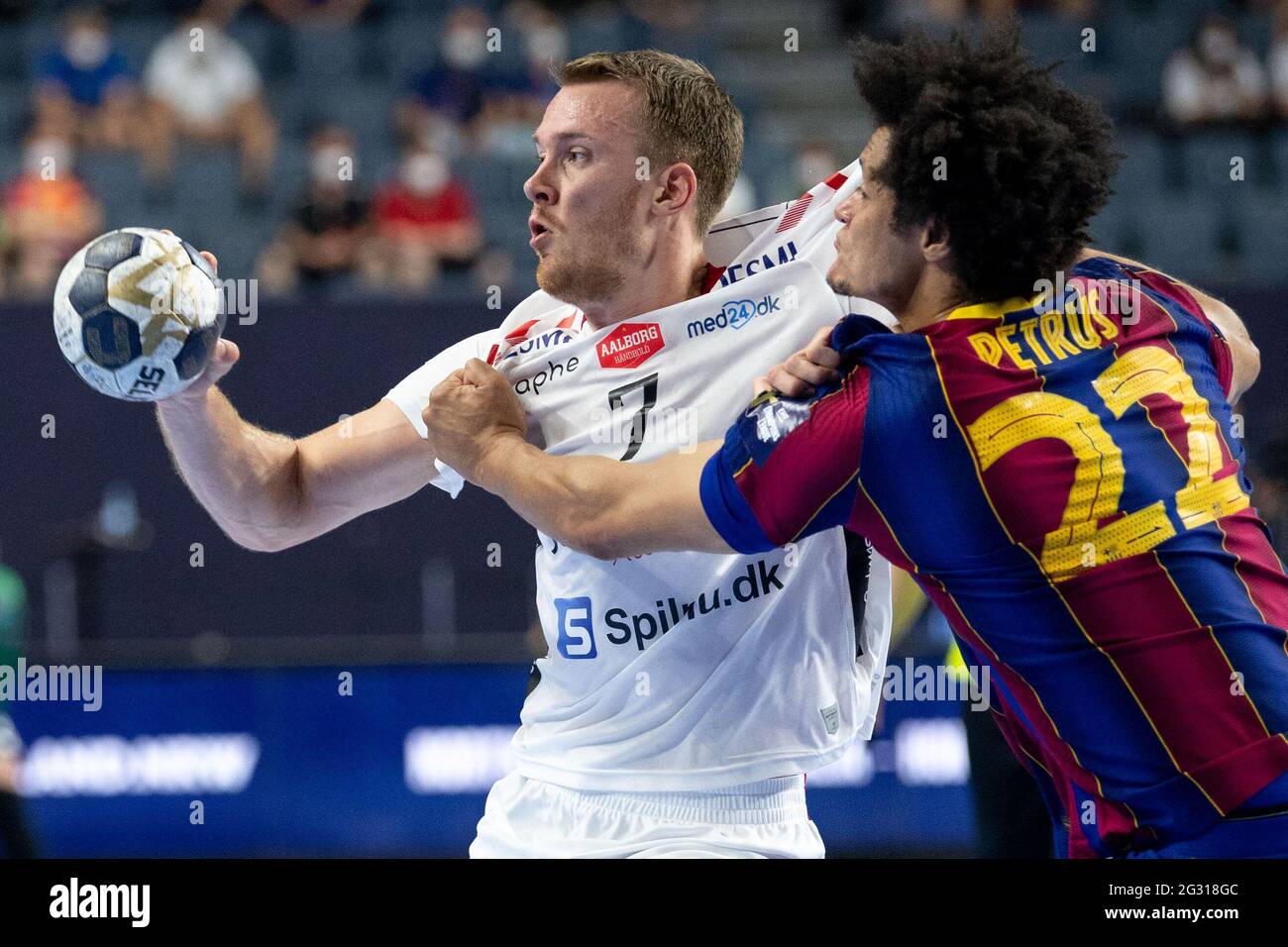 Cologne, Germany. 13th June, 2021. Handball: Champions League, FC Barcelona  - Aalborg HB, Final Round, Final Four, Final in the Lanxess Arena.  Barcelona's Thiagus Petrus (r) and Aalborg's Felix Claar fight for