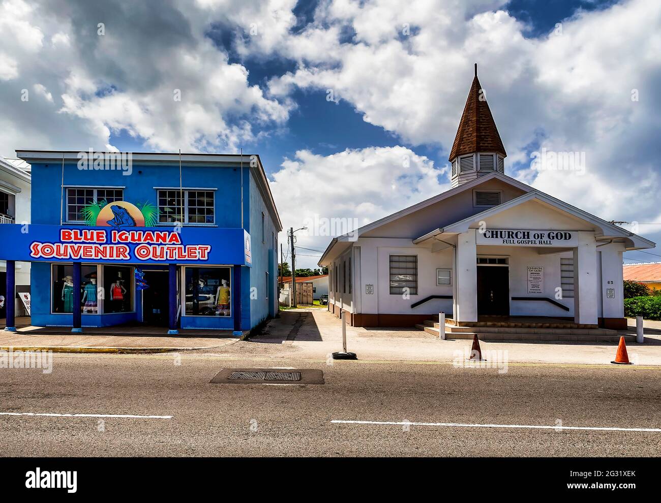 George town cayman street hi-res stock photography and images - Alamy