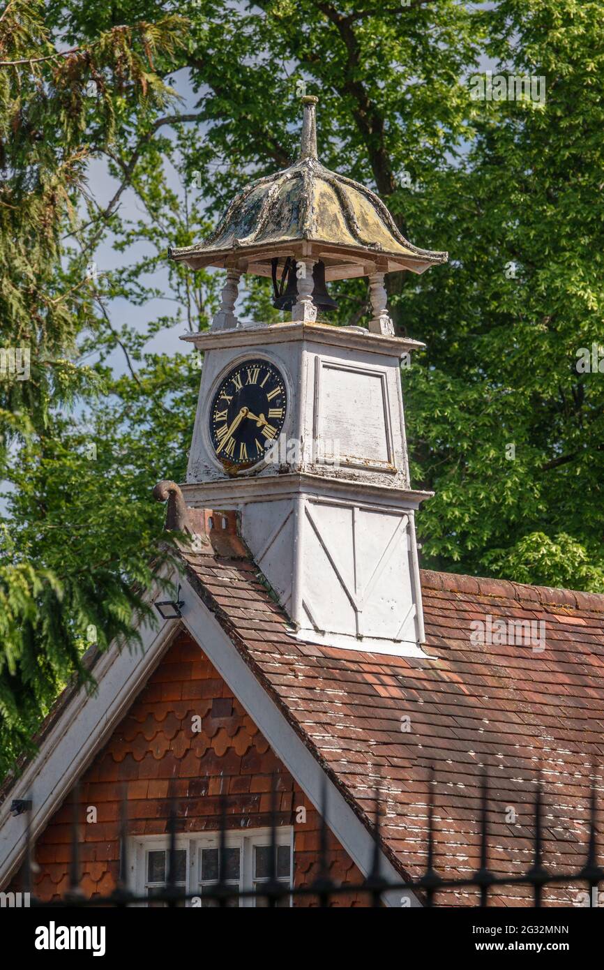 Rooftop clock hires stock photography and images Alamy