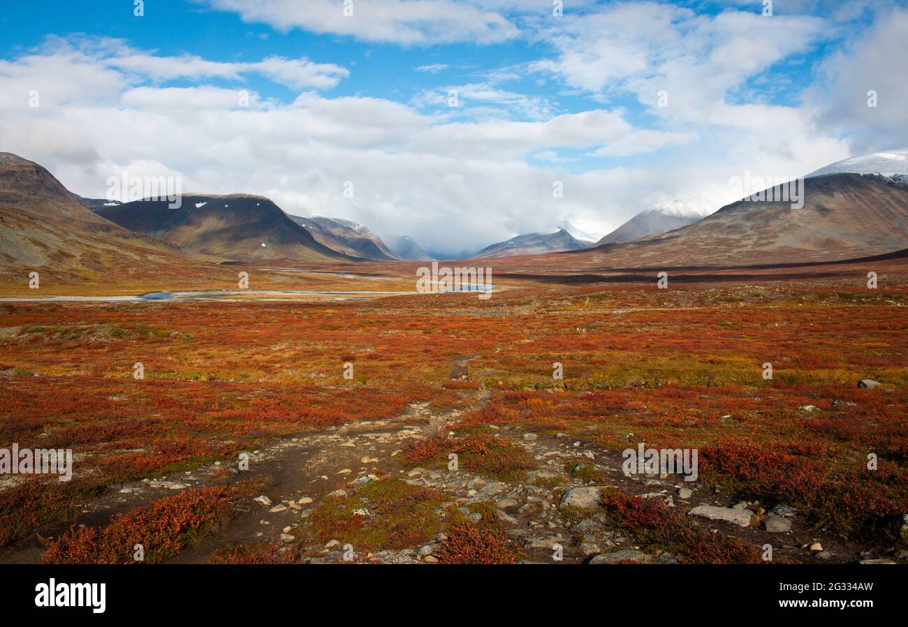Amazing view of rocky Kungsleden trail between Salka and Singi, Swedish Lapland, mid-September Stock Photo