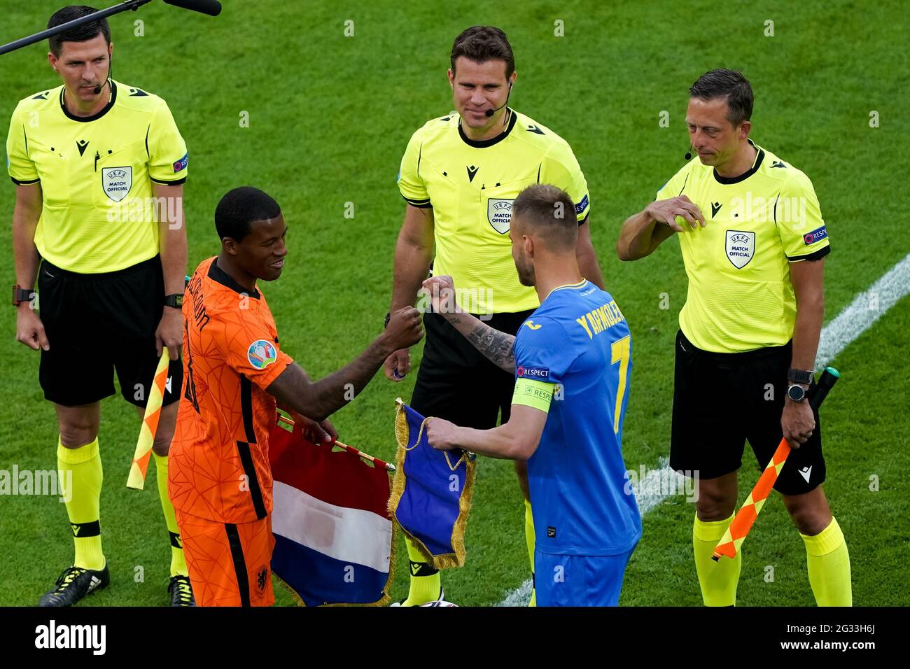 AMSTERDAM, NETHERLANDS - JUNE 13: assistant referee Stefan Lupp, referee Felix Brych, Georginio Wijnaldum of the Netherlands and Andriy Yarmolenko of Ukraine during the UEFA Euro 2020 Championship Group C match between Netherlands and Ukraine at the Johan Cruijff ArenA on June 13, 2021 in Amsterdam, Netherlands (Photo by Andre Weening/Orange Pictures) Credit: Orange Pics BV/Alamy Live News Stock Photo