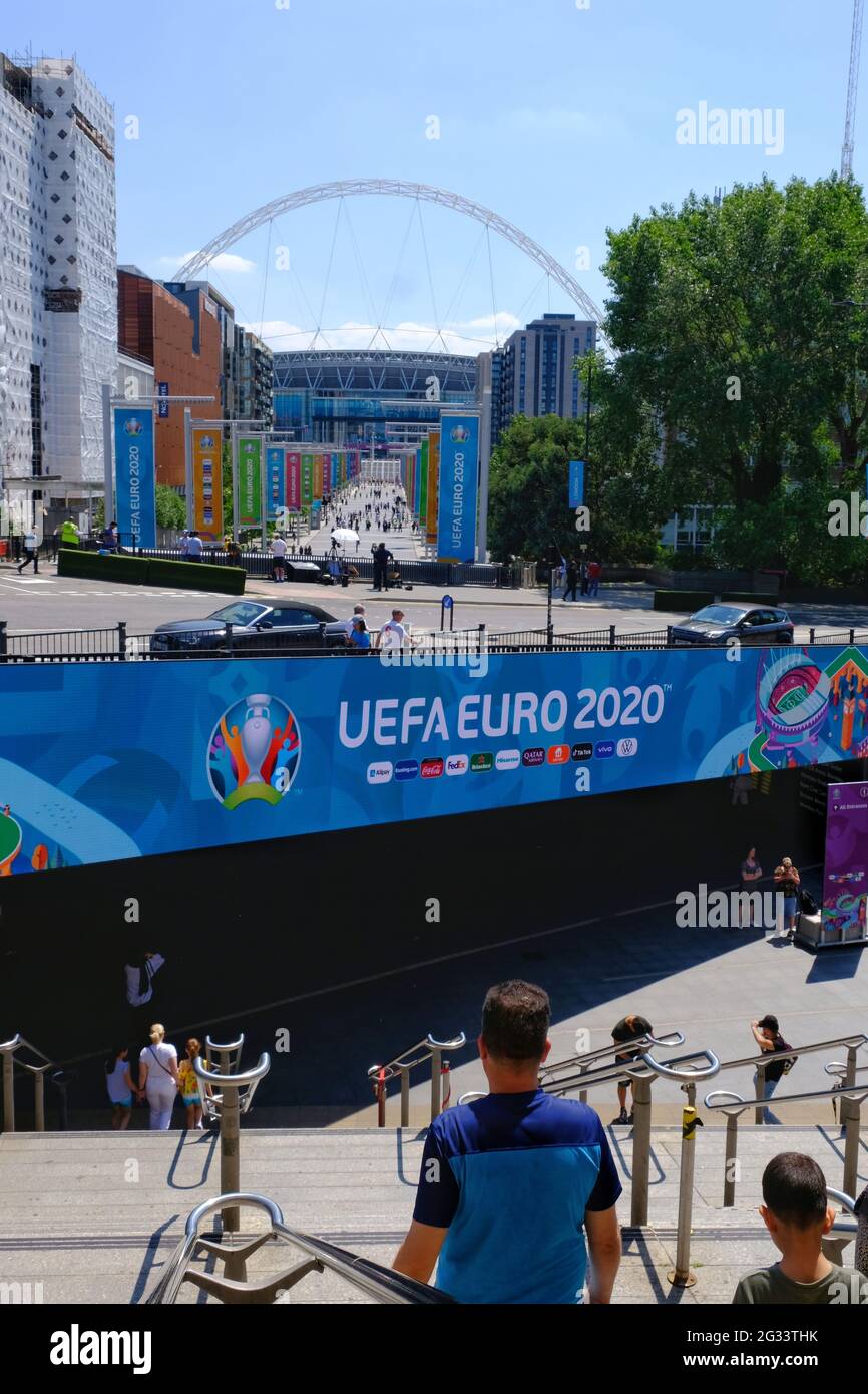 Wembley stadium from station hires stock photography and images Alamy