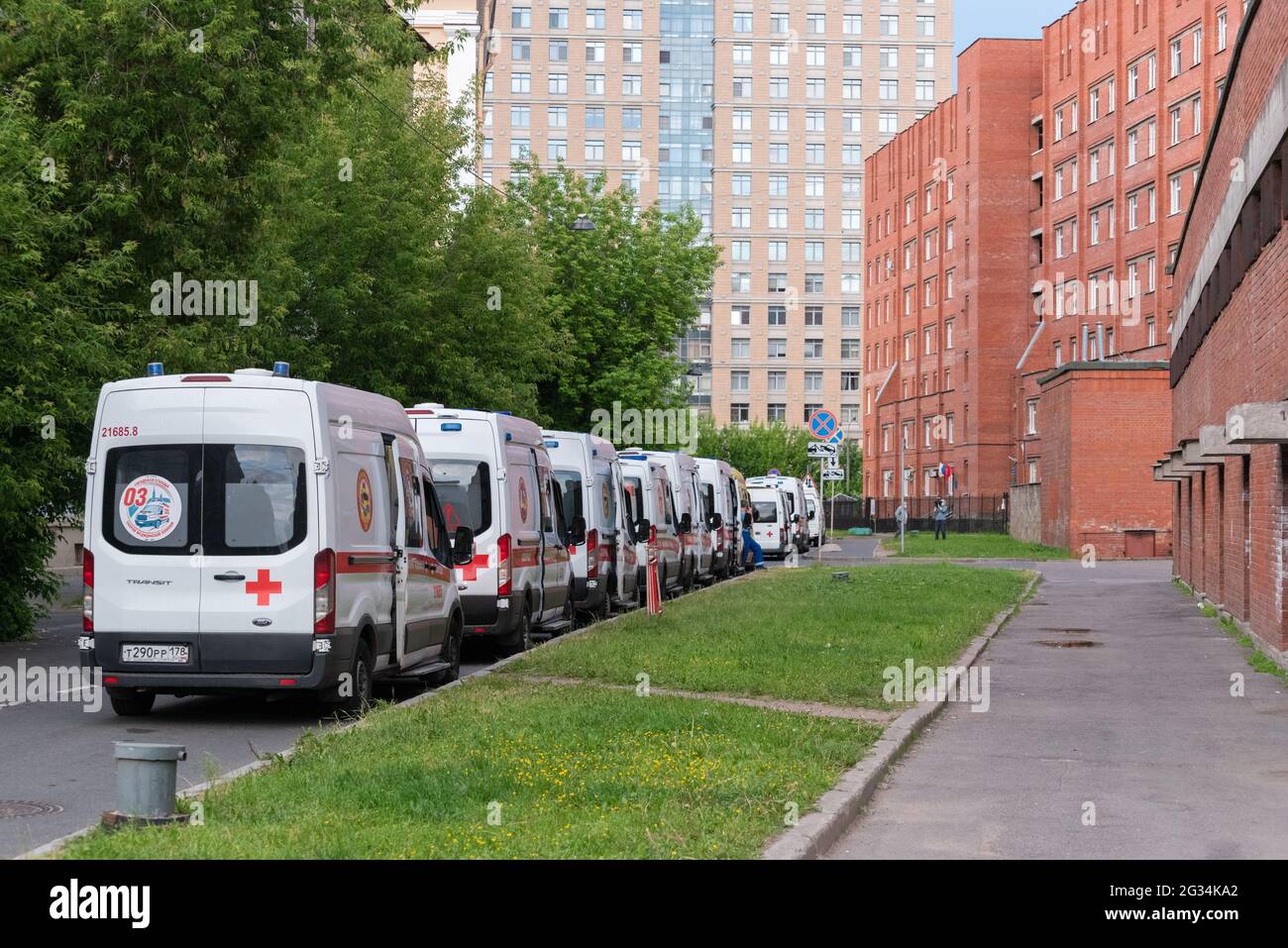 Saint Petersburg, Russia - June 13, 2021: a line of ambulances wait for the turn at the admission department of Pokrovskaya Hospital. Stock Photo