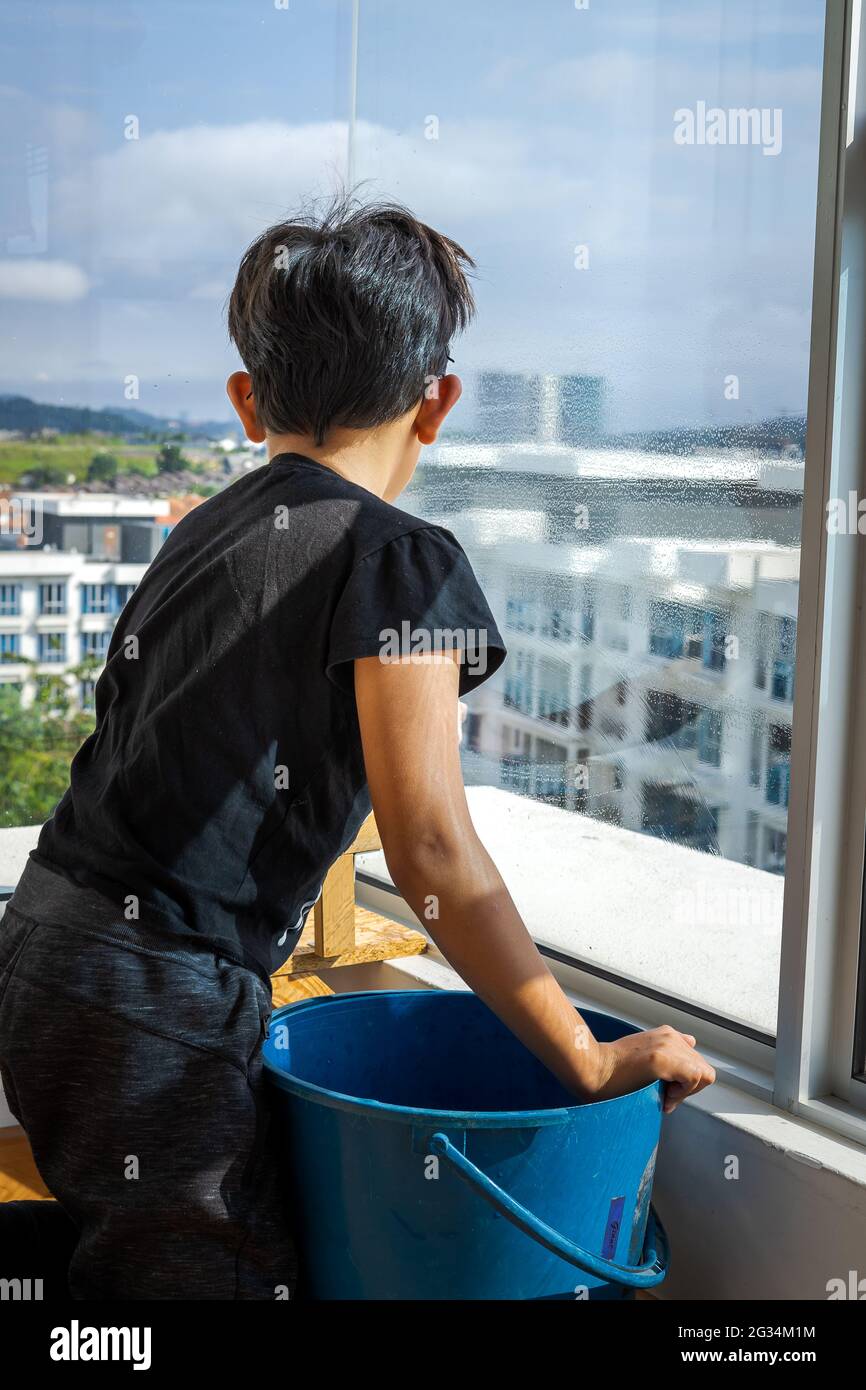 Asian house cleaner cleaning hi-res stock photography and images - Alamy