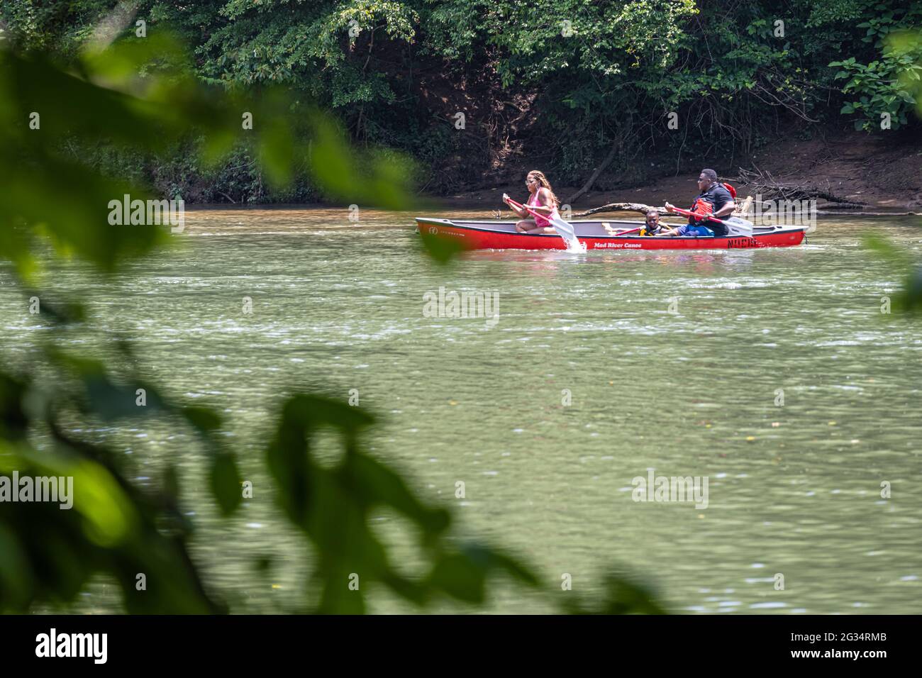 Family canoeing on the Chattahoochee River in Sandy Springs, Georgia at the Chattahoochee River National Recreation Area. (USA) Stock Photo
