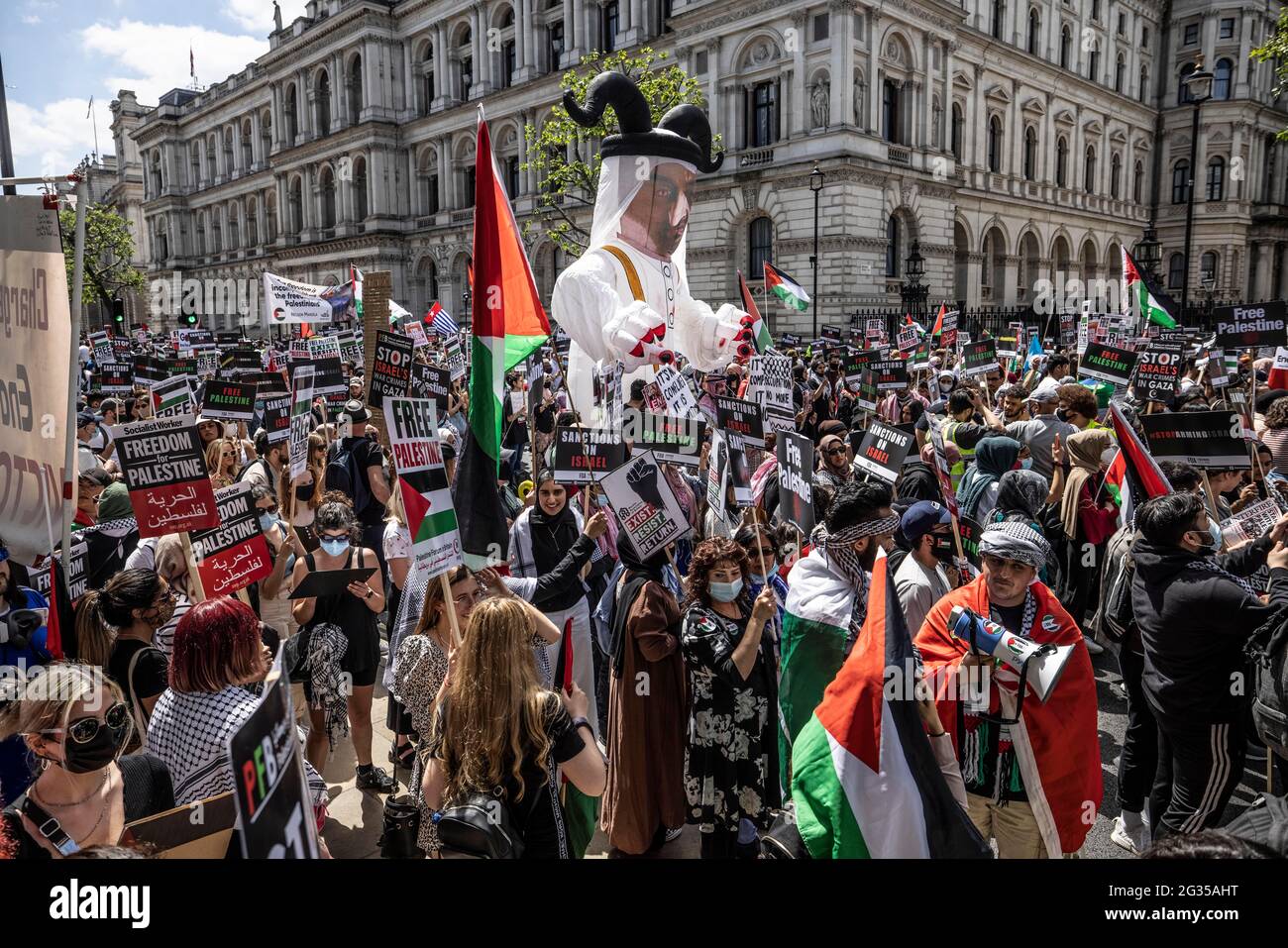 Free Palestine Protest outside Downing Street, London, UK PHOTO:JEFF GILBERT 12th June 2021. Whitehall London, UK Stock Photo