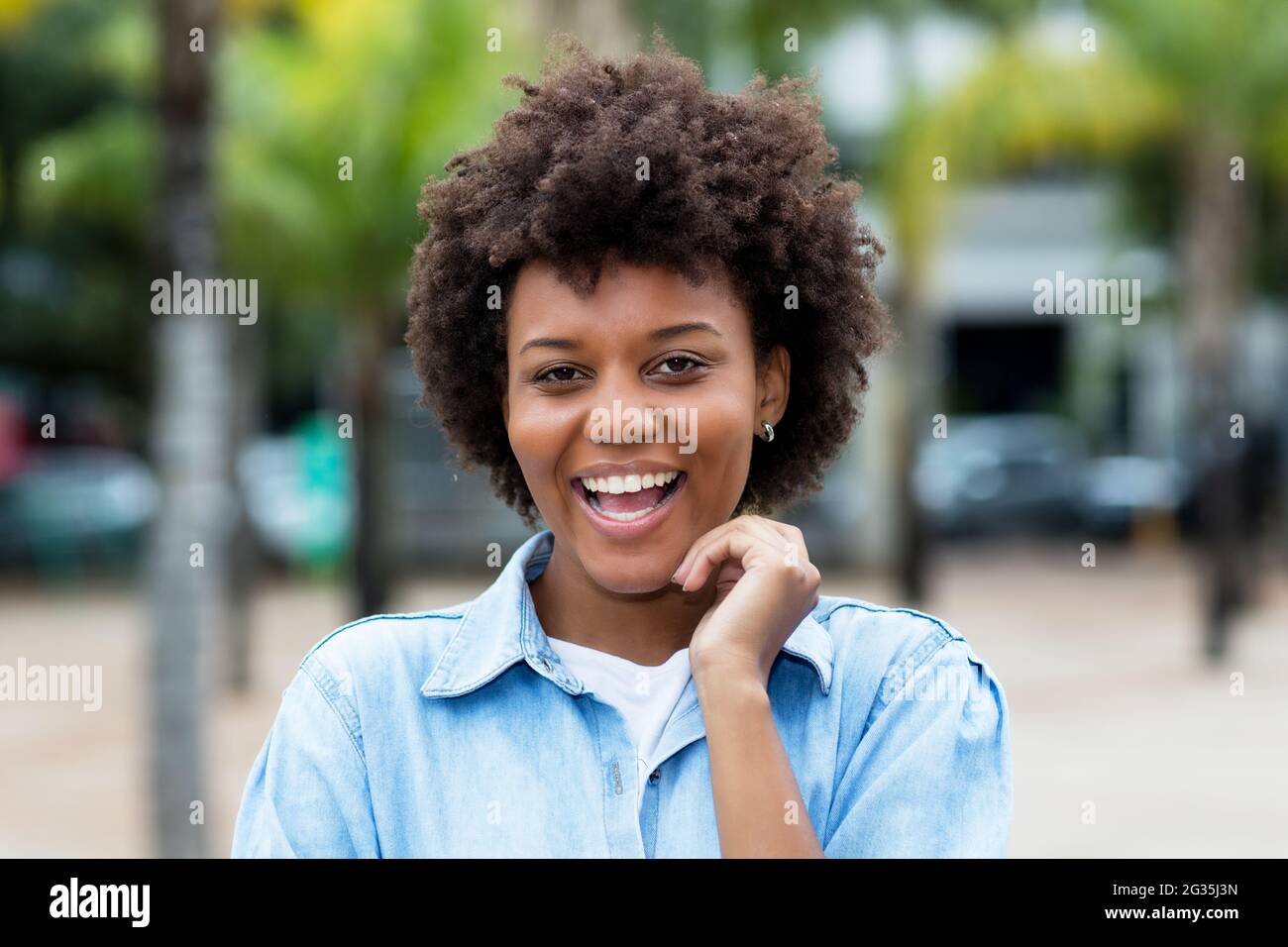 Laughing black woman hi-res stock photography and images - Alamy