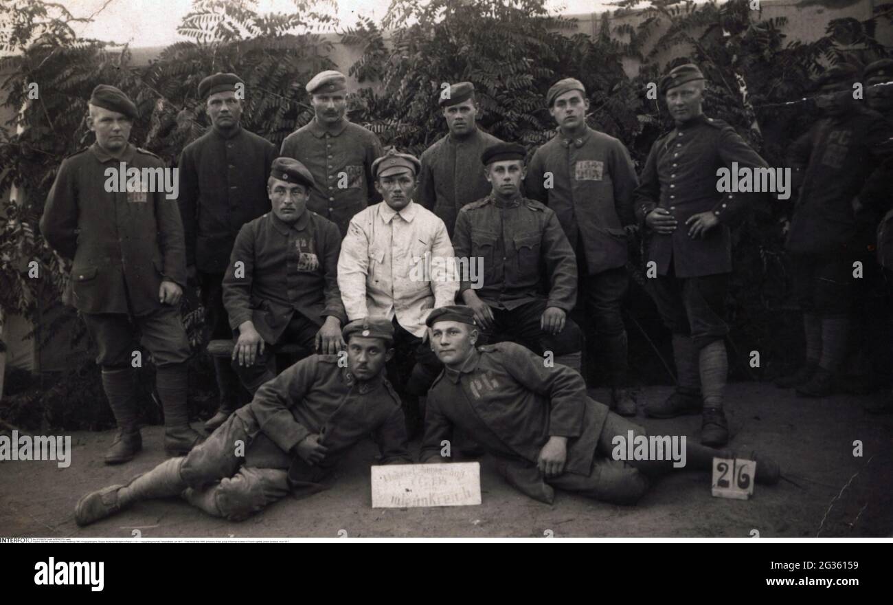 First World War / WWI, prisoners of war, group of German soldiers in French captivity, ADDITIONAL-RIGHTS-CLEARANCE-INFO-NOT-AVAILABLE Stock Photo