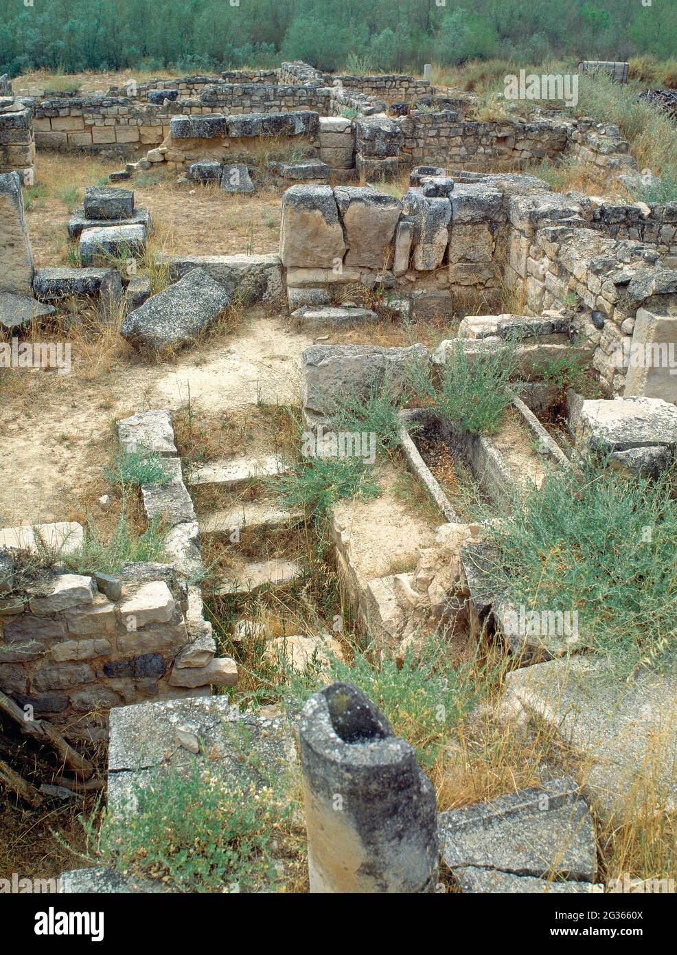 RUINAS DE LA IGLESIA VISIGODA DE VILLA FORTUNATI - SIGLO VII - ANTIGUO POBLADO ROMANO DE LOS SIGLOS II Y III. Location: VILLA FORTUNATI. Fraga. HUESCA. SPAIN. Stock Photo