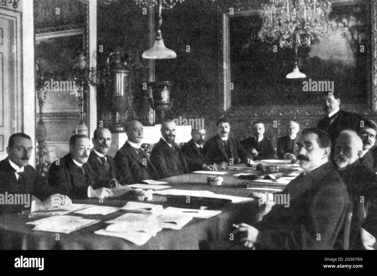 politics, government, Germany, cabinet Scheidemann, first session, Weimar, 13.2.1919, ADDITIONAL-RIGHTS-CLEARANCE-INFO-NOT-AVAILABLE Stock Photo