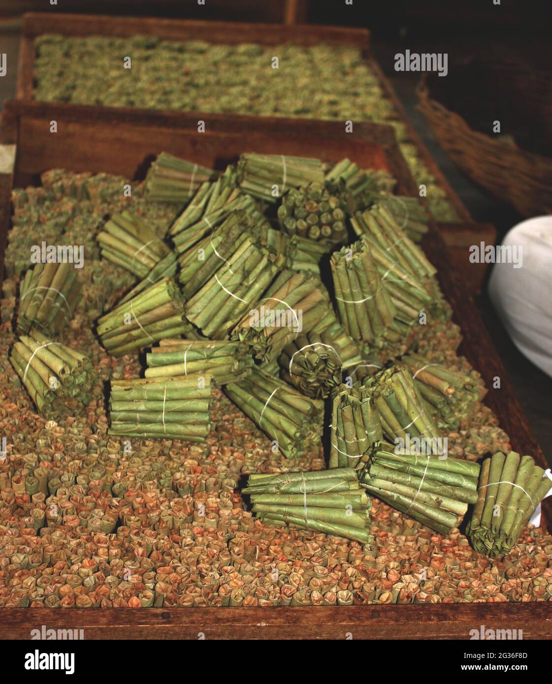 Beedi rolls hi-res stock photography and images - Alamy