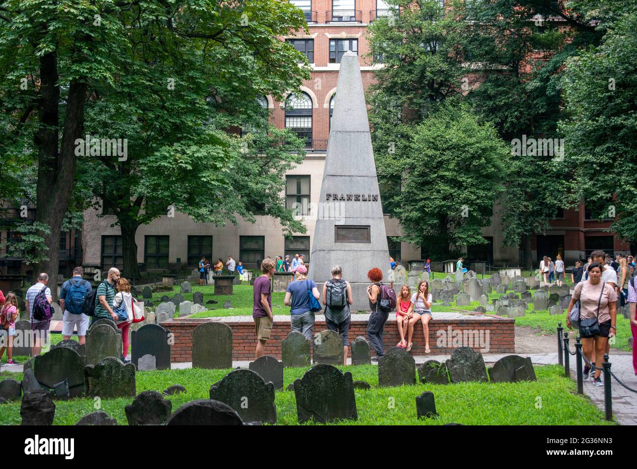 Ben Franklin Grave and Rows of 18th century tombstones in the historic King's Chapel cemetery Burying Ground, Tremont Street, Boston, Massachusetts, U Stock Photo