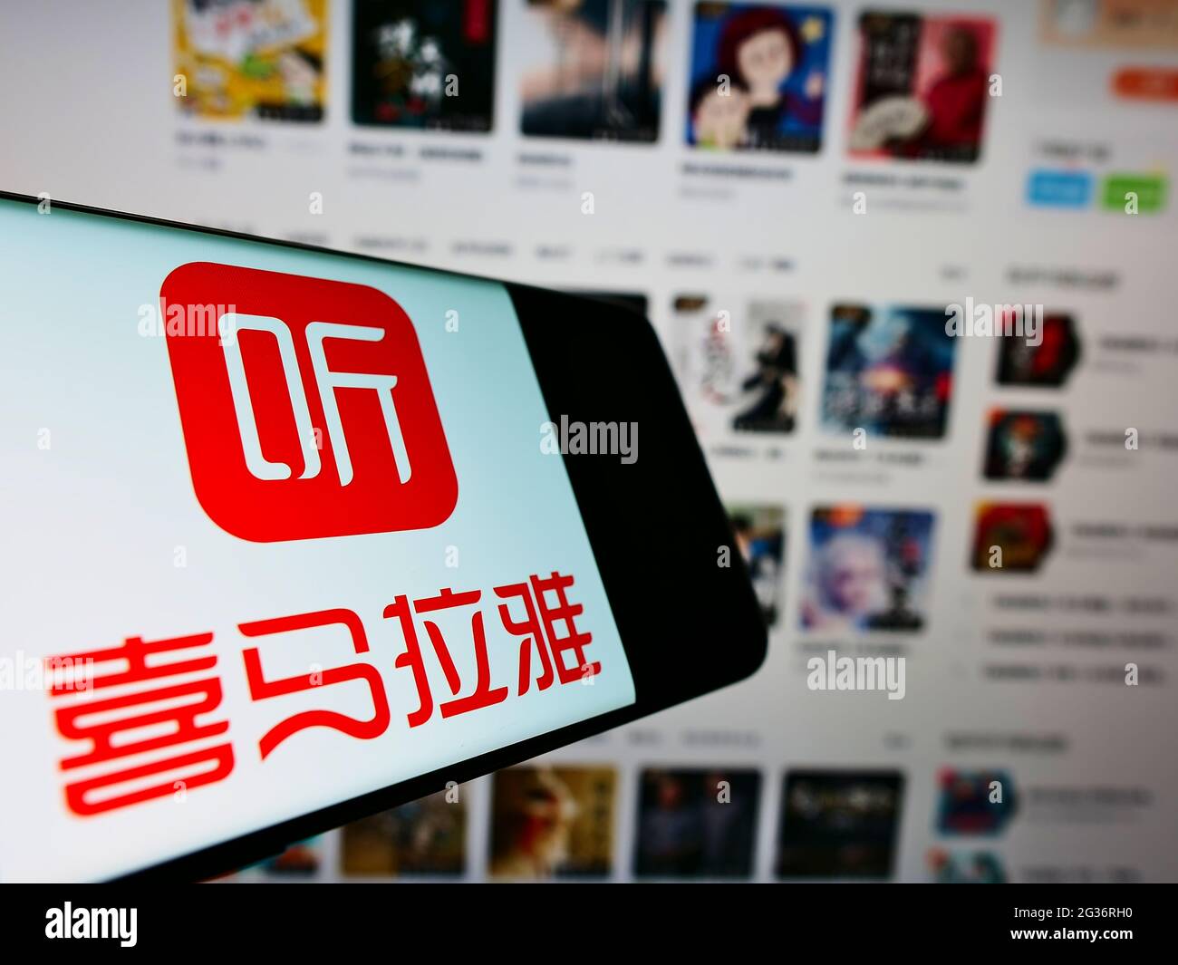 Smartphone with logo of Chinese online radio platform Ximalaya on screen in  front of business website. Focus on center-right of phone display Stock  Photo - Alamy