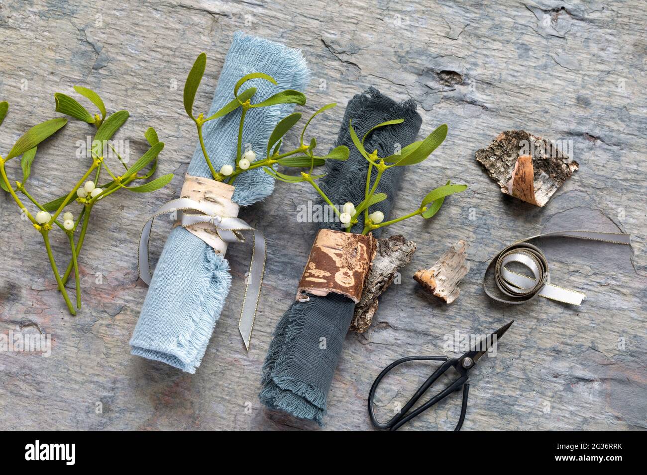 mistletoe (Viscum album subsp. album, Viscum album), napkin rings decorated with mistletoe and bark Stock Photo