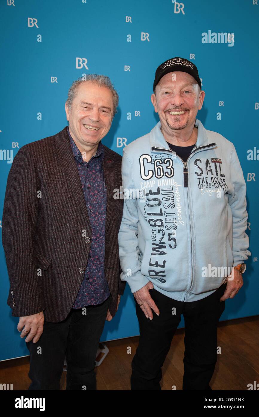 Die Musiker Günther Sigl (l.) und Barny Murphy von der Spider Murphy Gang beim BR Filmbrunch 2020 im Münchner Literaturhaus am 17. Januar 2020. * Guenther Sigl (l.) and Barny Murphy at the BR Filmbrunch 2020 in the Literaturhaus in Munich, Germany on January 17, 2020. (Photo by Alexander Pohl/Sipa USA) Credit: Sipa USA/Alamy Live News Stock Photo