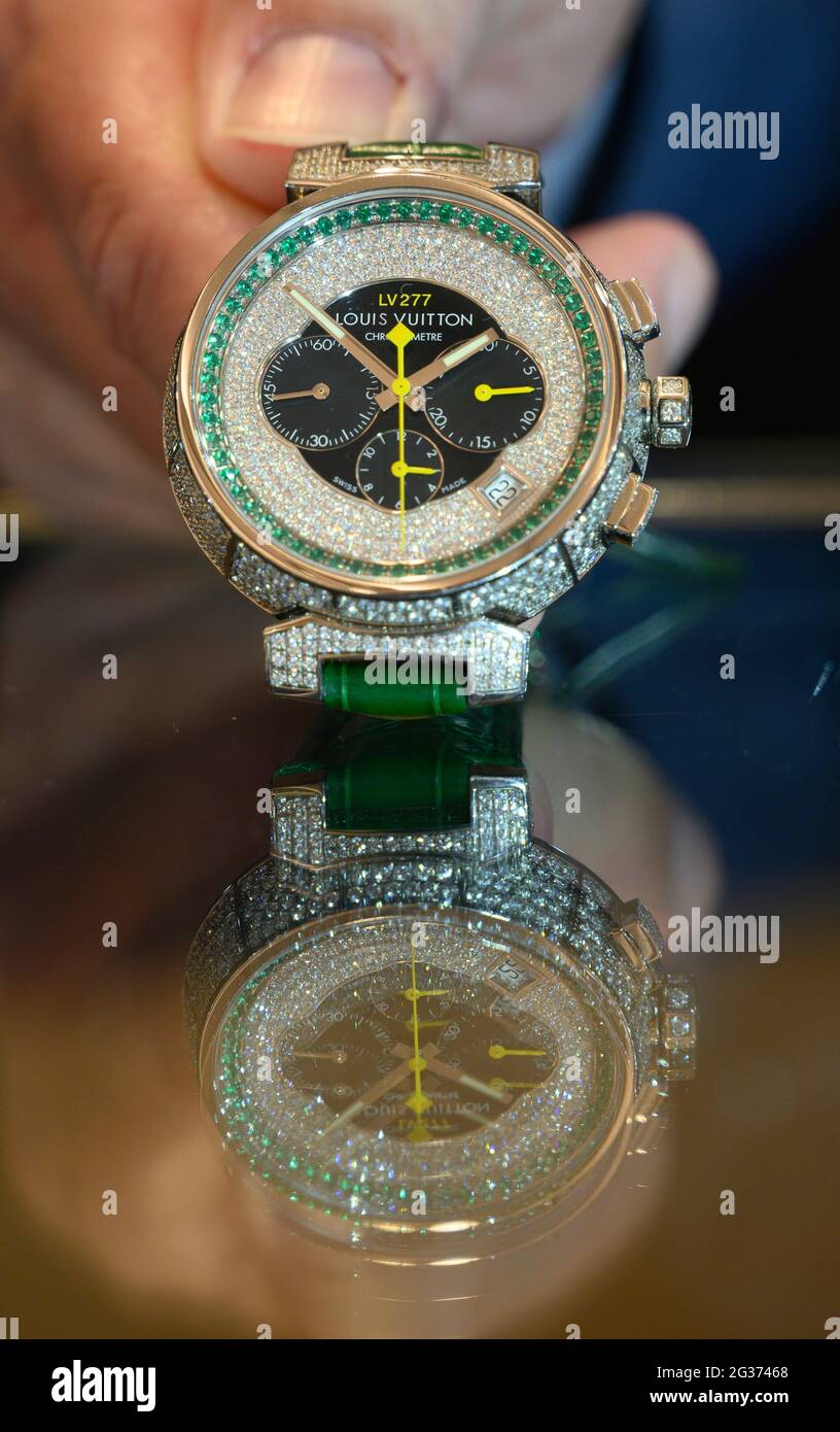 Louis Vuitton Tambour Forever wristwatch