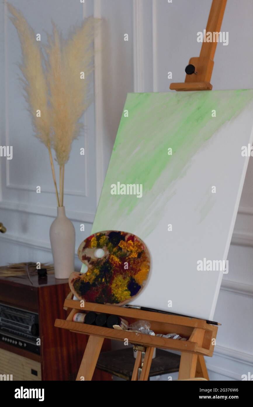 Artist easel brush hi-res stock photography and images - Alamy