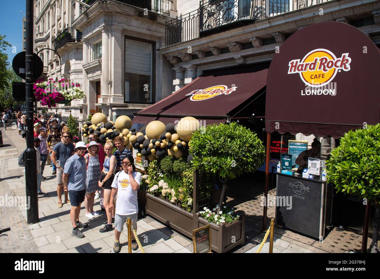 People Queuing Up For The The Hard Rock Cafe In London Which Is Celebrating Its 50th Anniversary By Serving Up The 1971 Menu Including 1971 Prices Including 50p Burgers Guests Will People Queuing Up For The The Hard Rock Cafe In London Which Is Celebrating Its 50th Anniversary By Serving Up The 1971 Menu Including 1971 Prices Including 50p Burgers Guests Will
