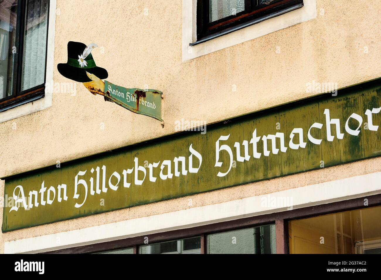 Old nose sign, hatter, Bad Toelz, Upper Bavaria, Bavaria, Germany Stock Photo