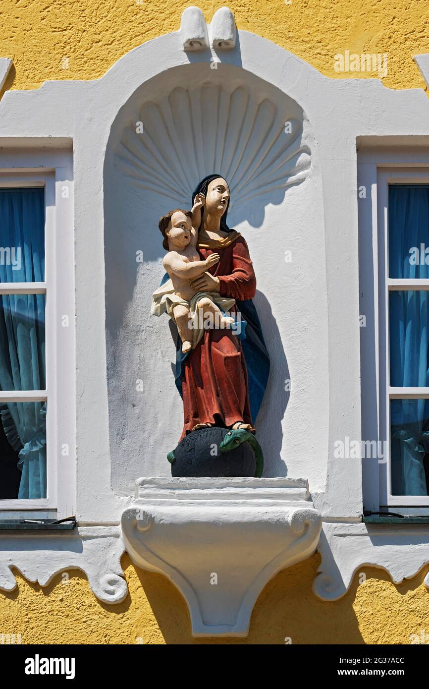 Figure of the Madonna with baby Jesus and snake in the Marktstrasse, Bad Toelz, Upper Bavaria, Bavaria, Germany Stock Photo
