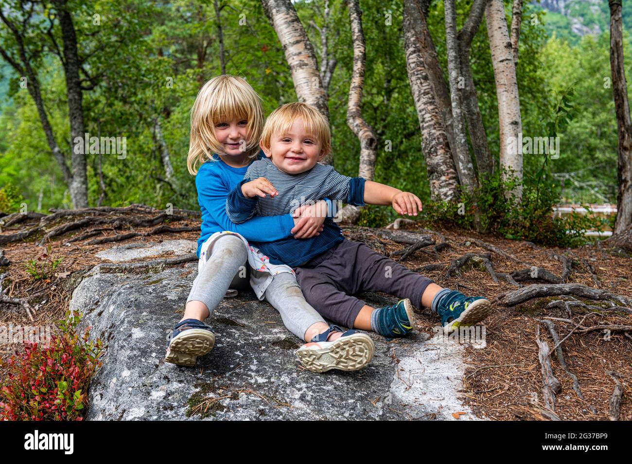 Siblings hugging each other, Gudbrandsjuvet, Trollstigen mountain road, Norway Stock Photo