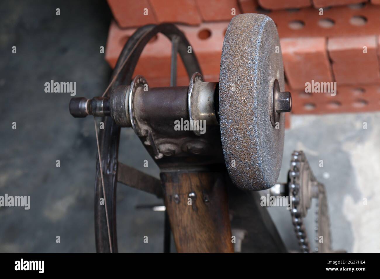 Knife grinding hires stock photography and images Alamy