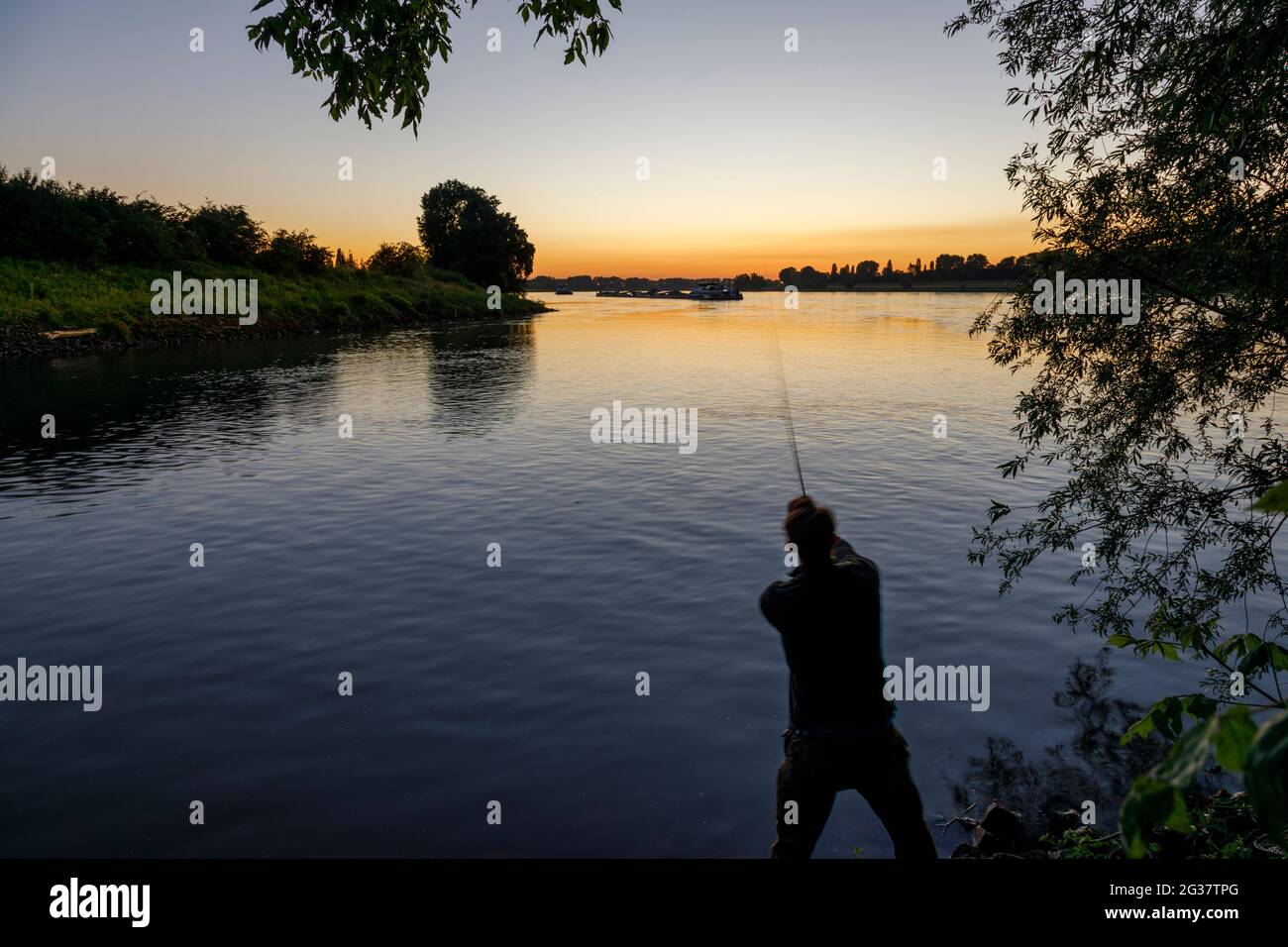 Stockvektorbilden Fisherman in a boat with a rod. Silhouette of a fisherman  at sunset. Sport fishing and hobby