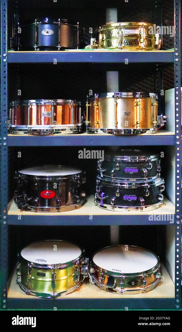 Snare drum shelf Stock Photo - Alamy