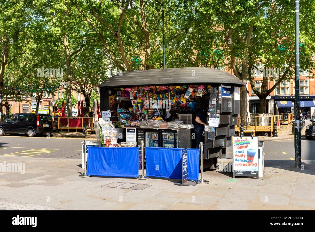 Sloane square newspaper kiosk hi-res stock photography and images