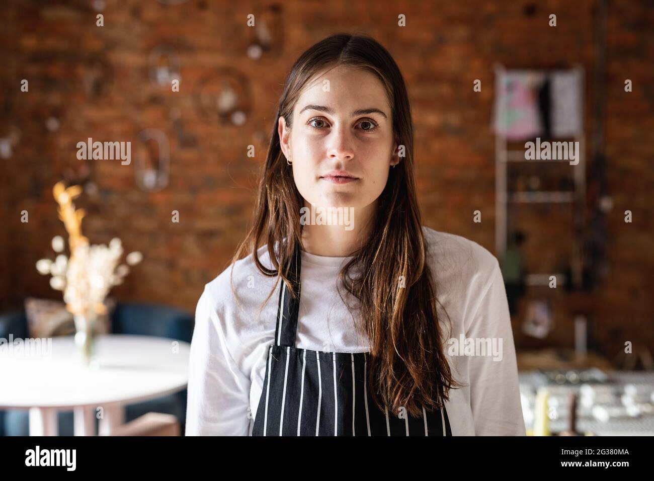Striped apron hi-res stock photography and images - Alamy
