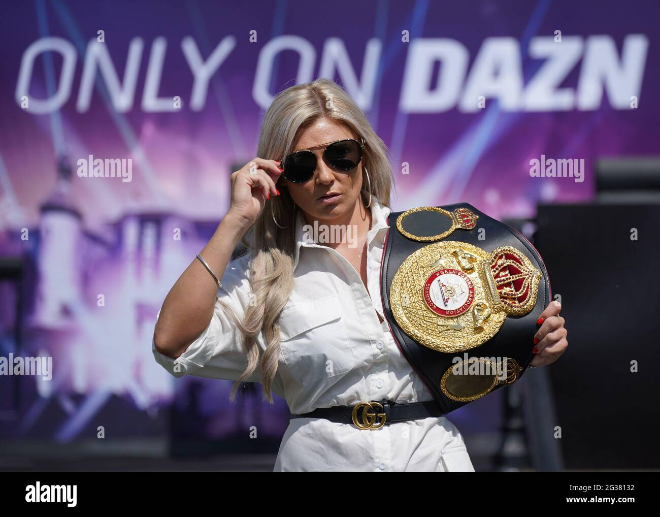 Female Bantamweight Hi res Stock Photography And Images Alamy female-bantamweight-hi-res-stock-photography-and-images-alamy