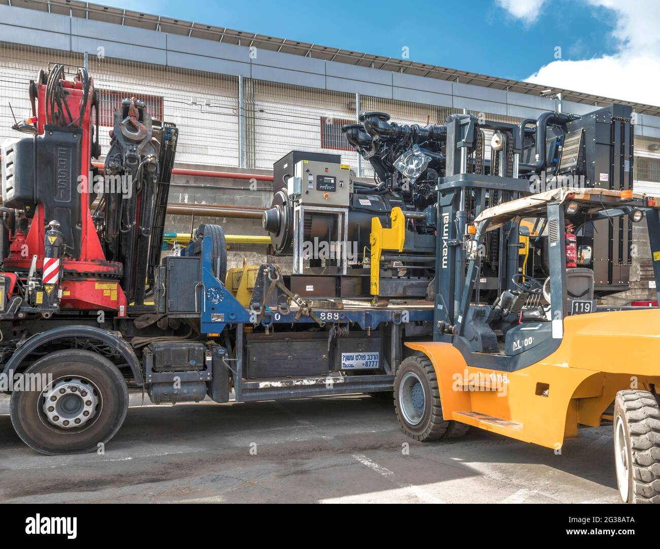Heavy goods vehicle unloading hi-res stock photography and images - Alamy