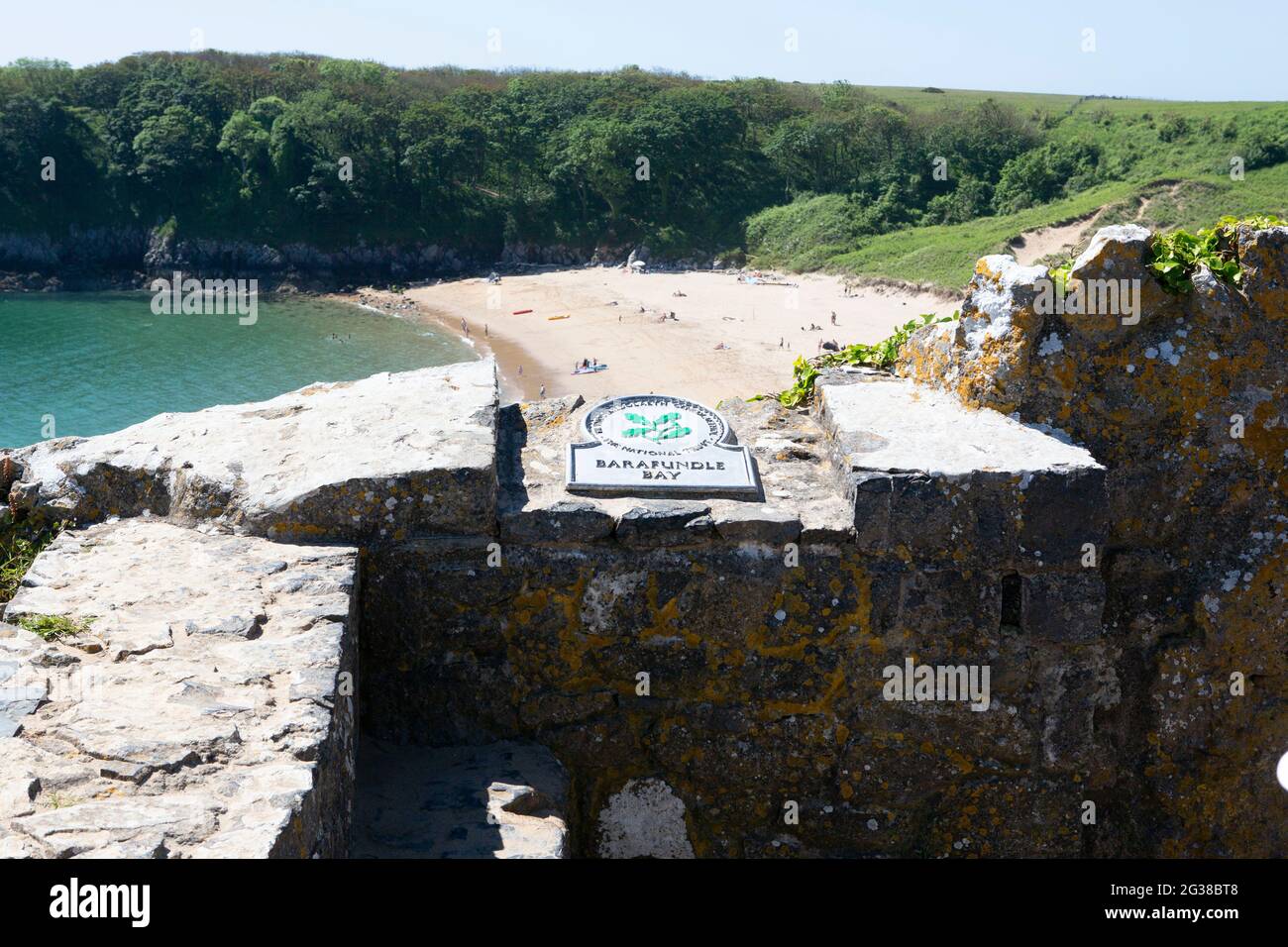 Barafundle Bay sign with the beach below Stock Photo