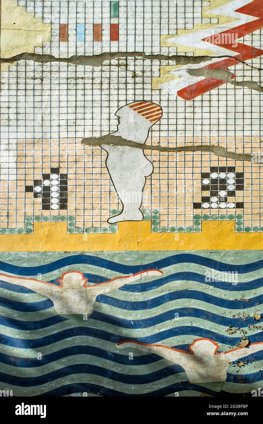 Mosaikbild einer Schwimmbad-Situation, mit Schwimmern und Springer. Stock Photo