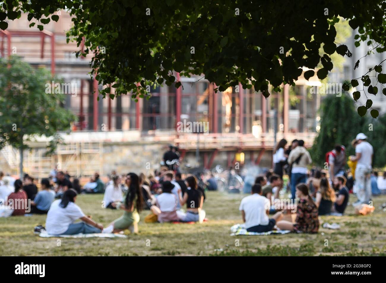 Berlin, Germany. 14th June, 2021. Several groups of people sit in James Simon Park in the evening during warm weather. Credit: Kira Hofmann/dpa-Zentralbild/dpa/Alamy Live News Stock Photo