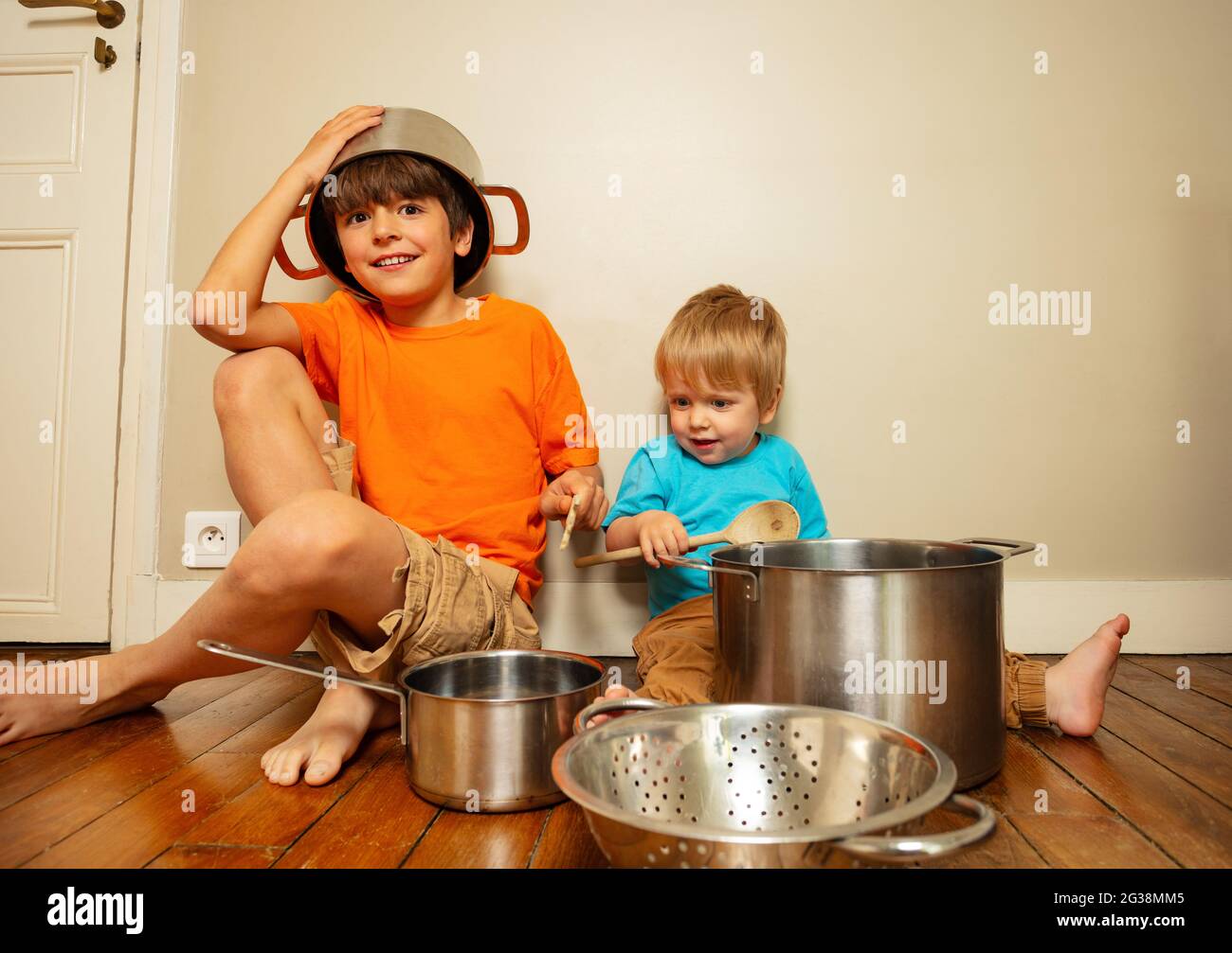 Pots and pans baby hires stock photography and images Alamy