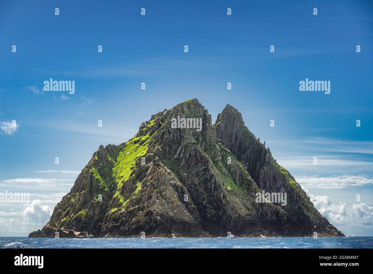 Twin peaks of Skellig Michael island with St. Fionans Monastery on top. Star Wars film location, UNESCO World Heritage, Ring of Kerry, Ireland Stock Photo