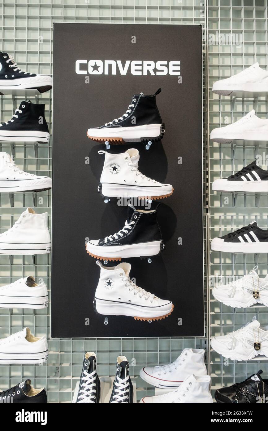 Converse store hi-res stock photography and images - Alamy