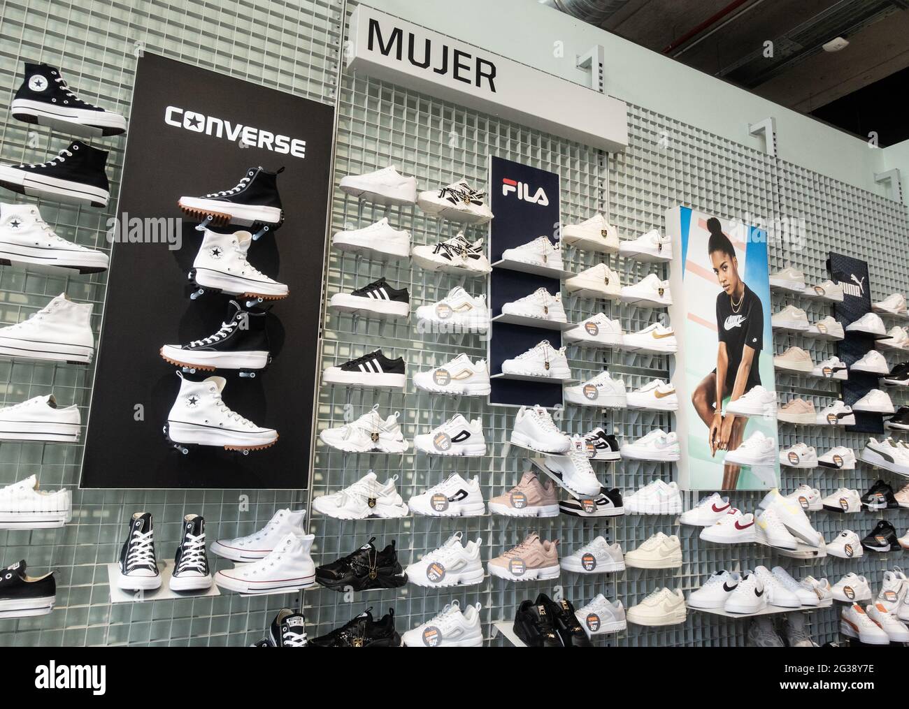 Converse trainers hi-res stock photography and images - Alamy
