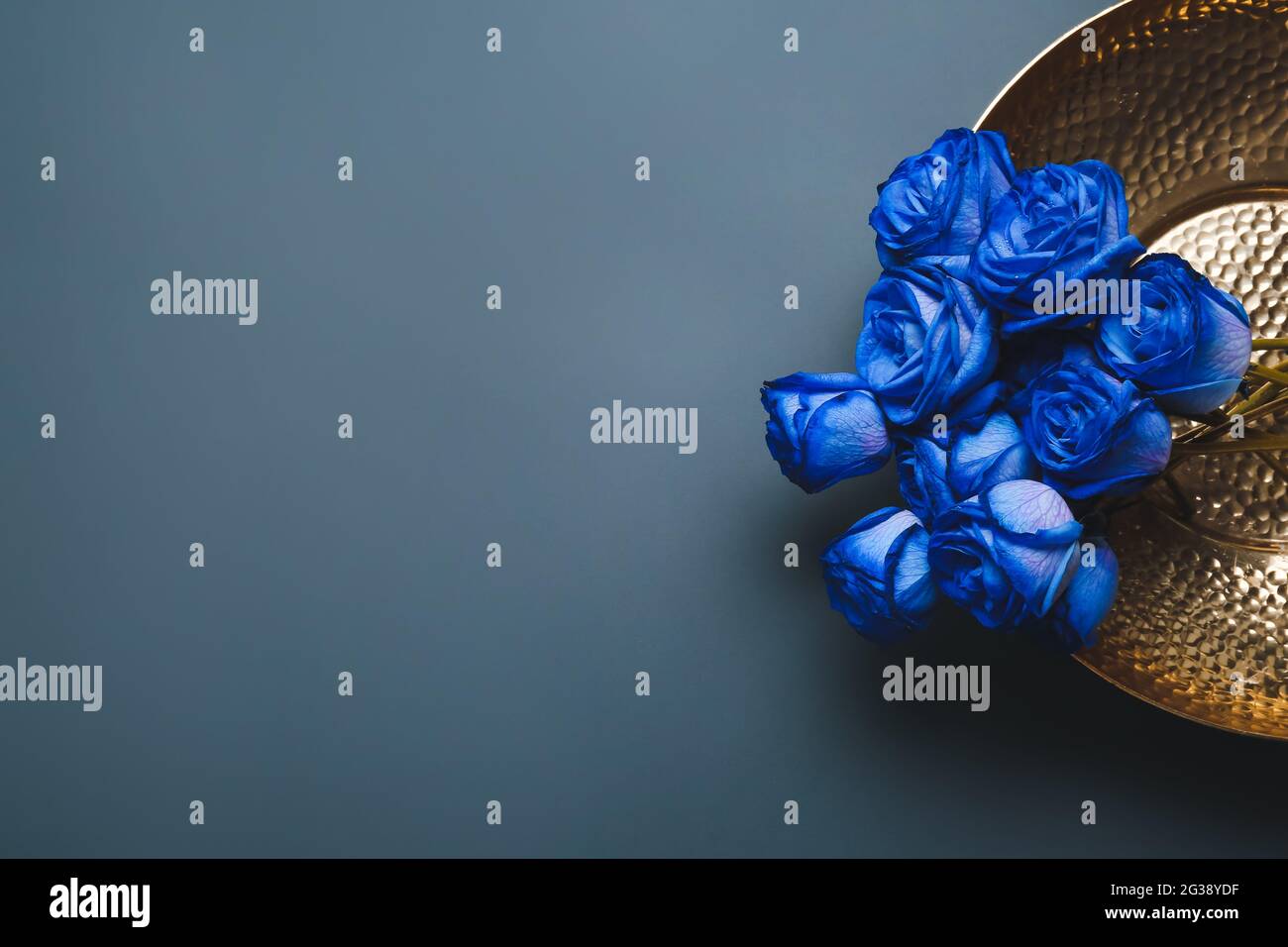 Plate beautiful blue roses hi-res stock photography and images - Alamy